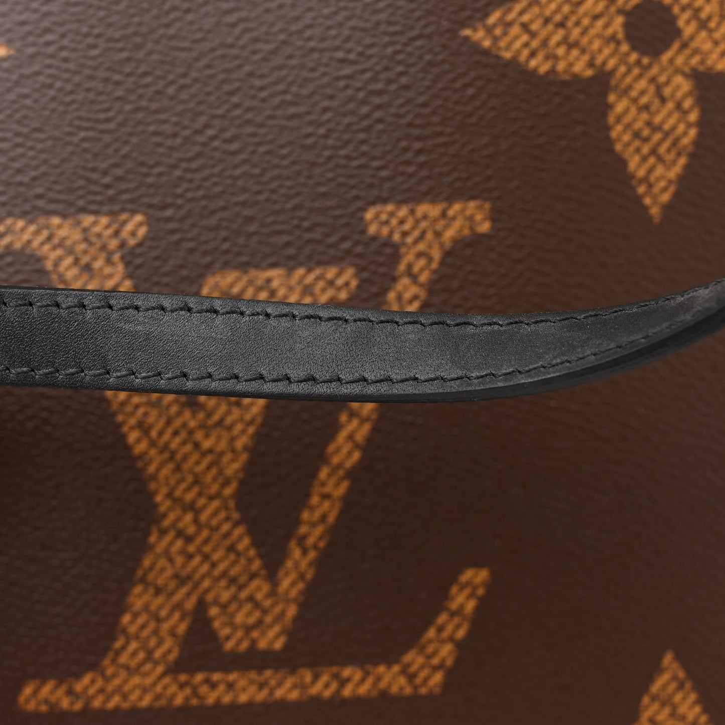 Reverse Monogram Giant Onthego GM