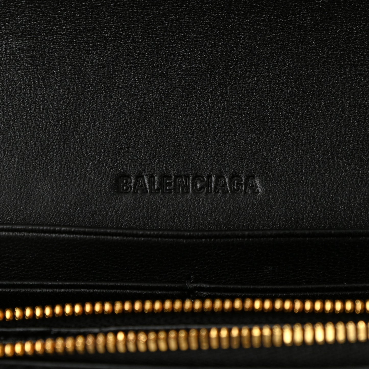 Extra Supple Calfskin Crocodile Embossed Gossip Wallet On Chain Black