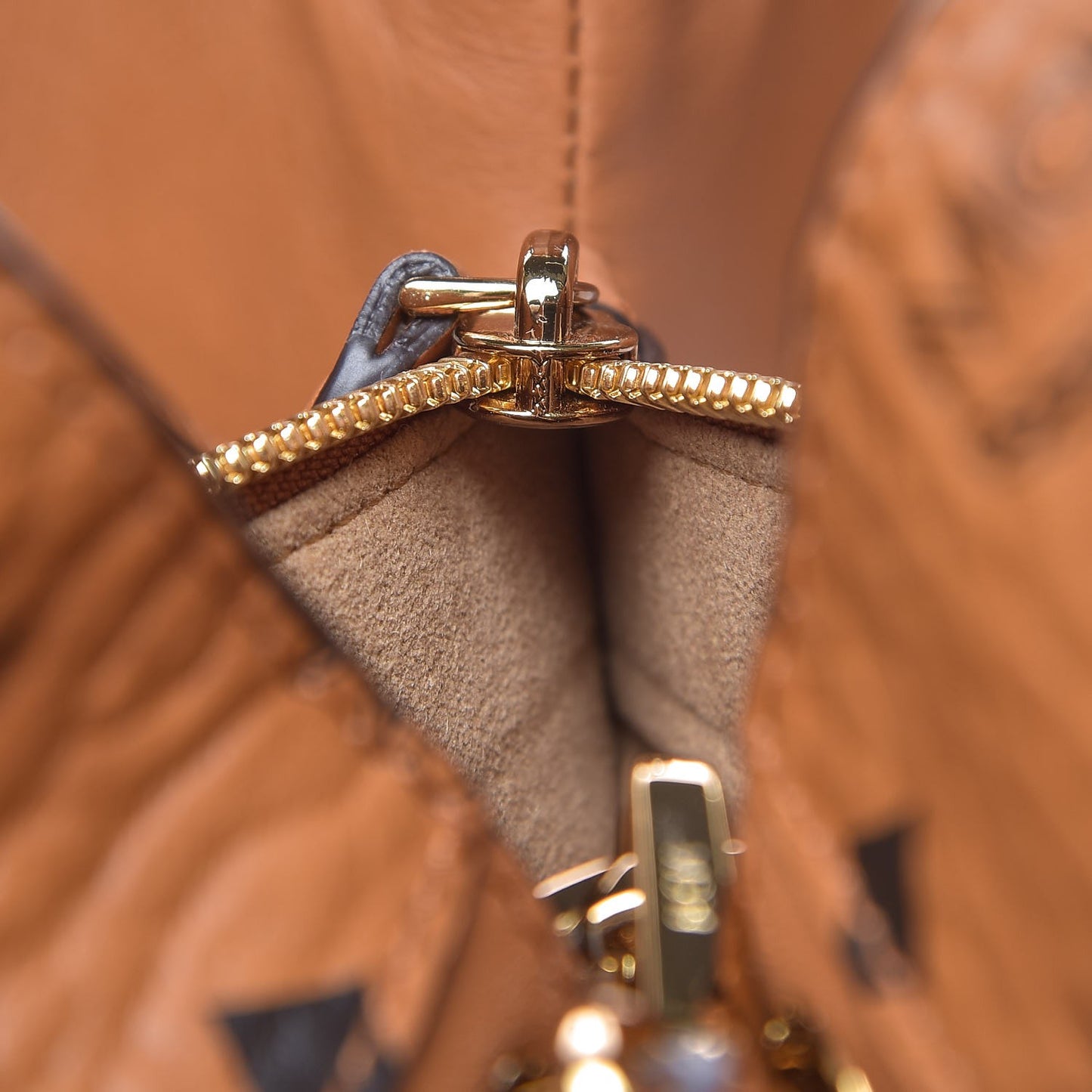 Visetos Studded Medium Tote Cognac