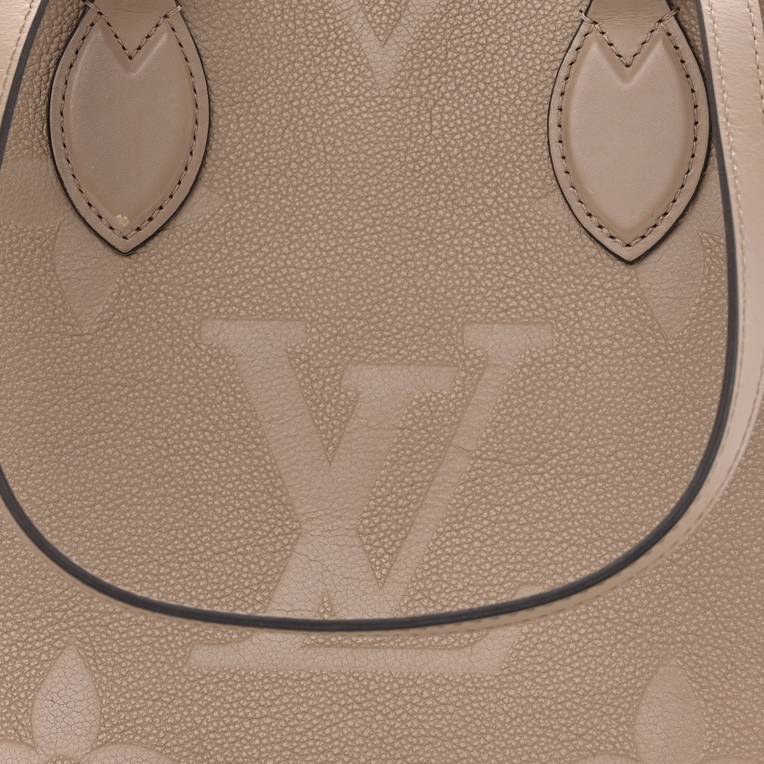 Louis Vuitton Empreinte Monogram Giant Onthego MM Tourterelle 7 of 13