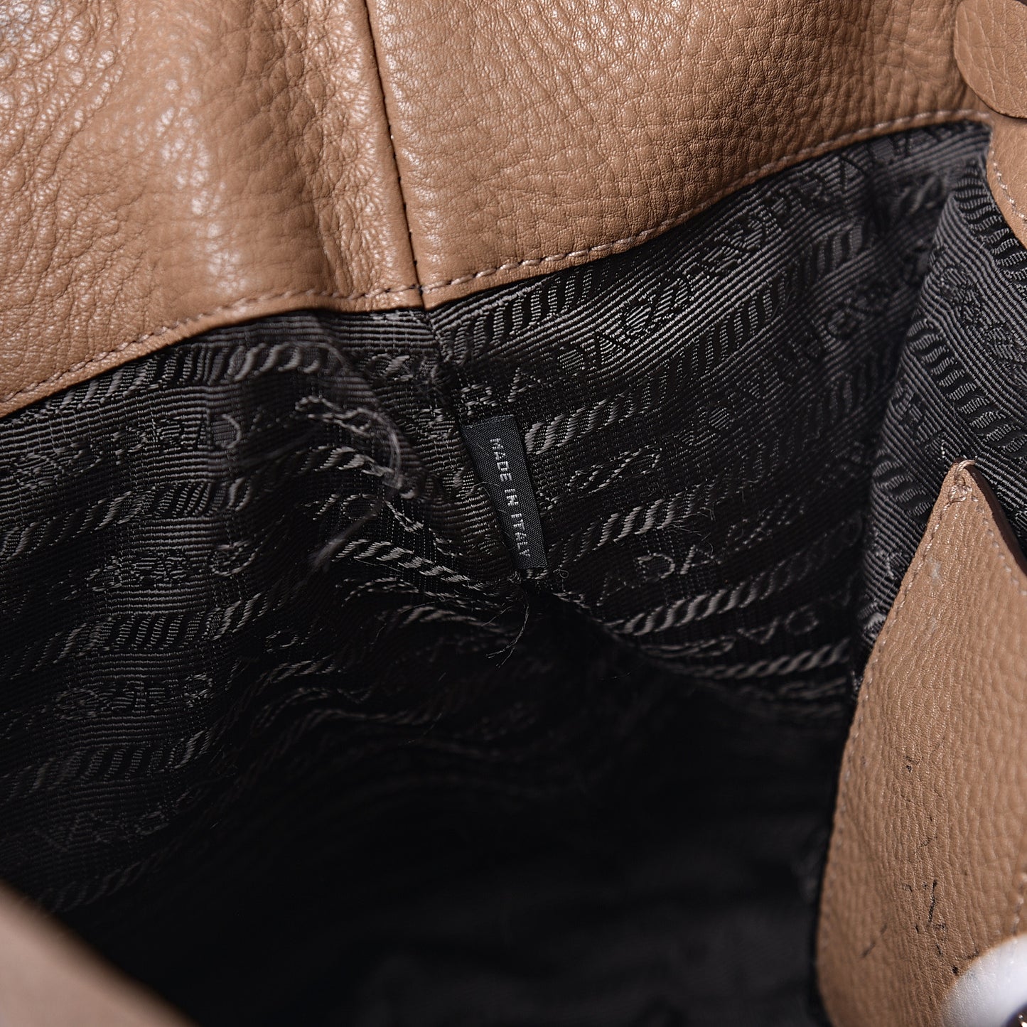 Vitello Daino Tote Sesamo