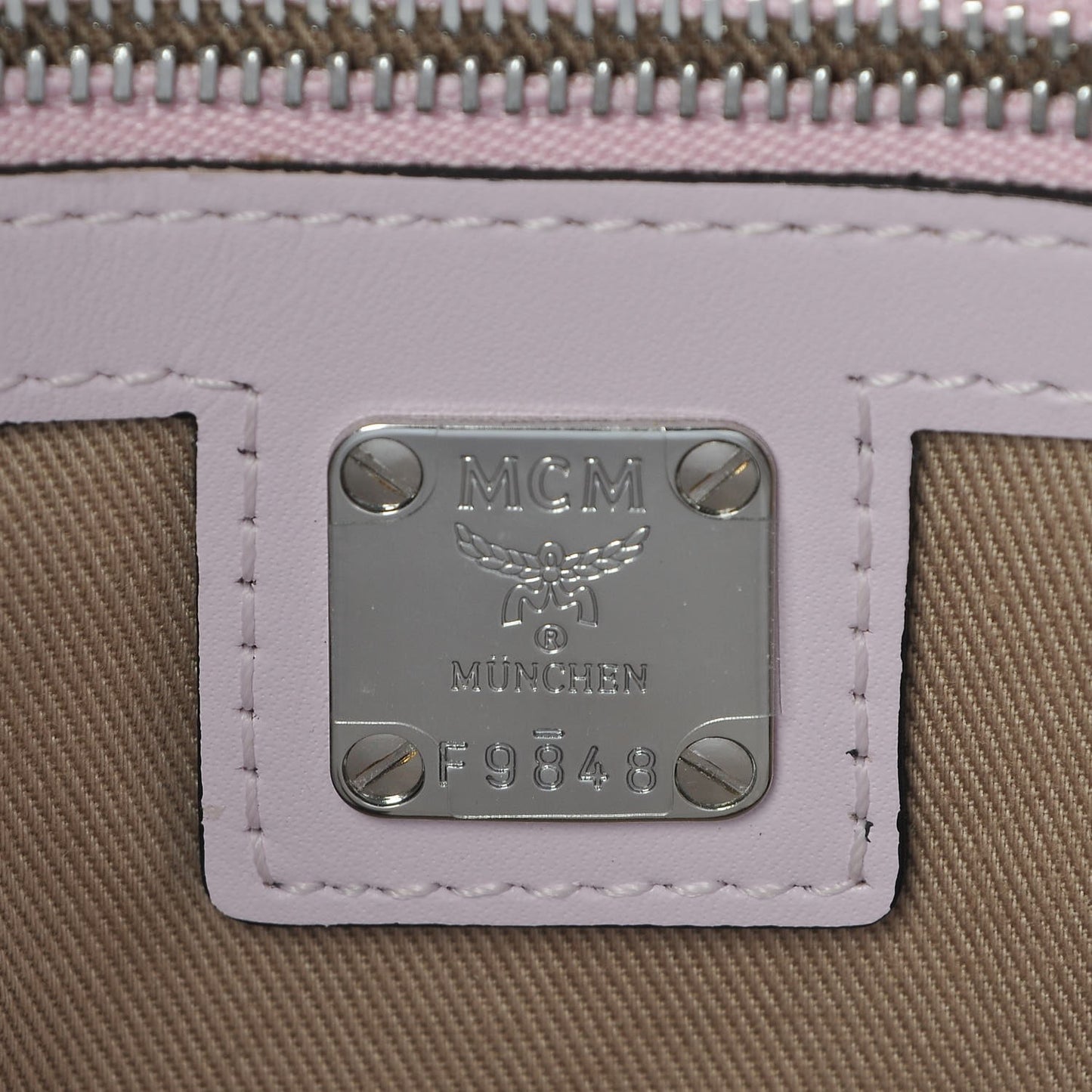 Visetos Medium Punk Rabbit Crossbody Pouch White