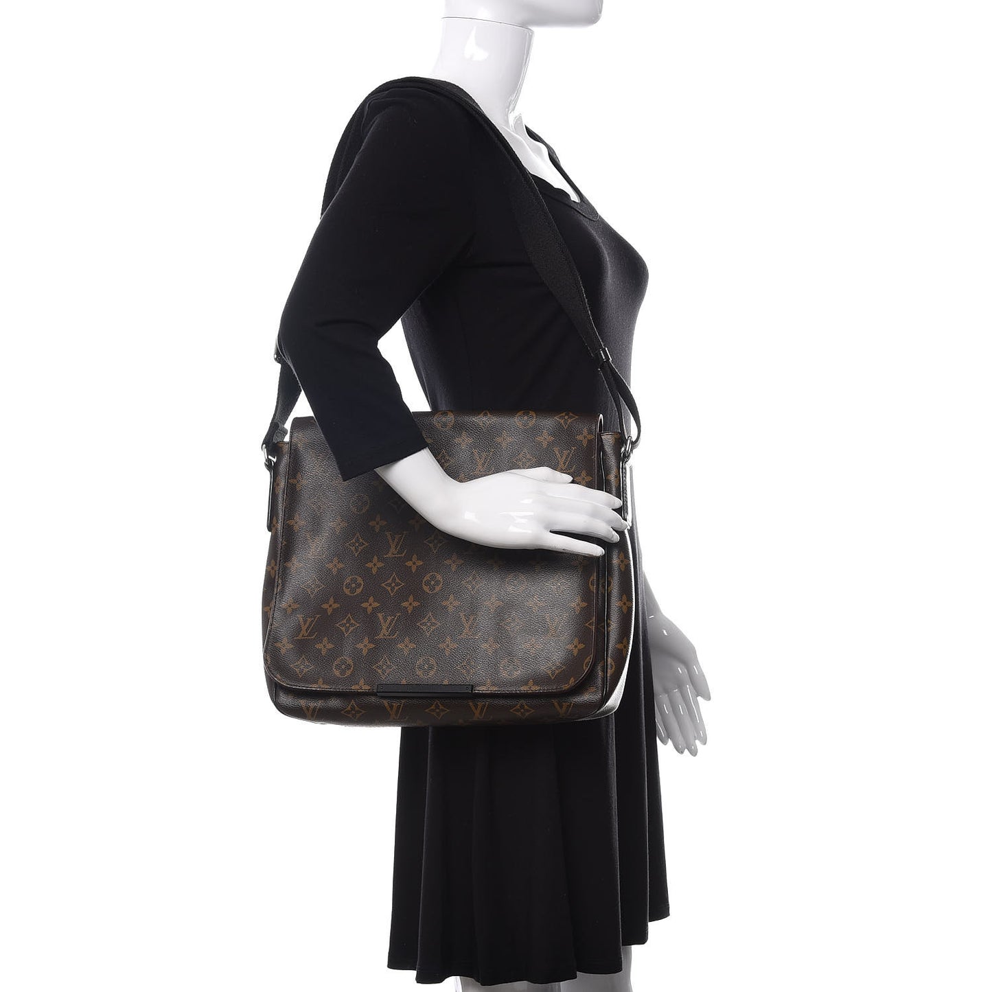 Monogram Macassar District MM