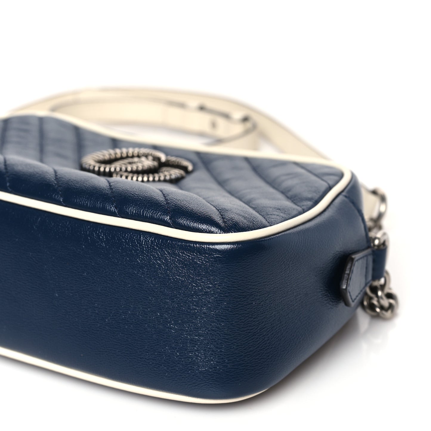 Vintage Effect Calfskin Matelasse Diagonal Small Torchon GG Marmont Chain Shoulder Bag Blue Agata Mystic White