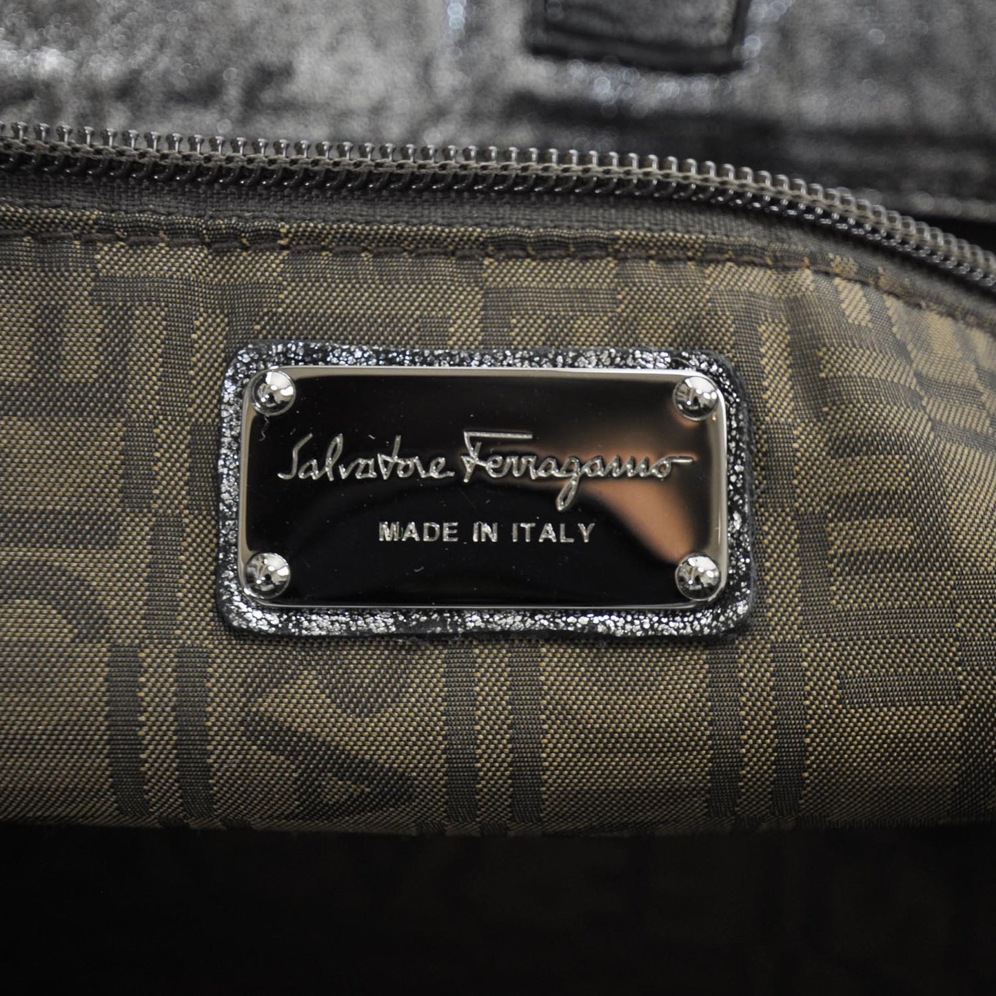 SALVATOREFERRAGAMOLeatherShoulderBagMetallicSilver