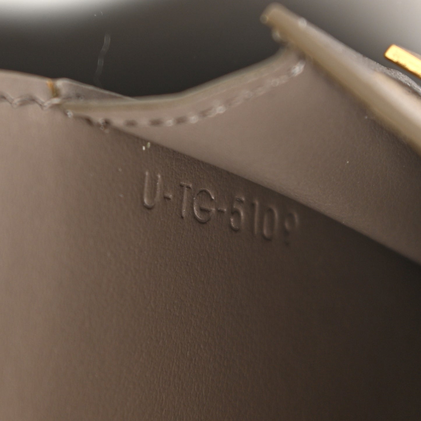 Grained Calfskin Medium Multifunction Strap Wallet Pebble