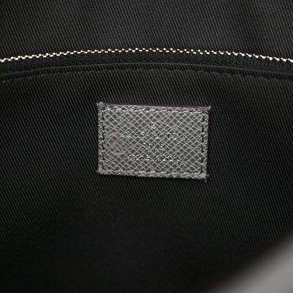 Louis Vuitton Taiga New Flap Messenger Gris 6 of 10