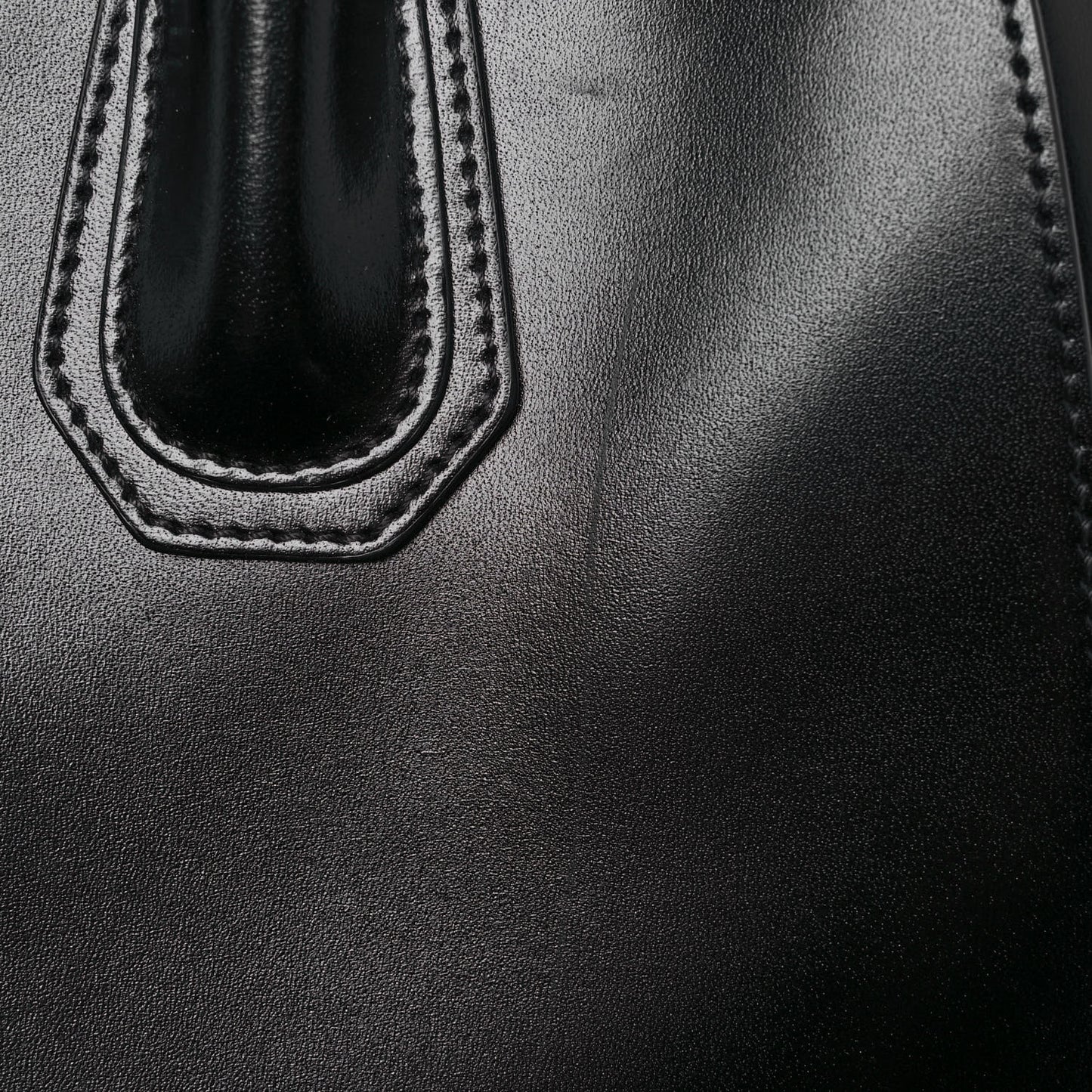 Shiny Lord Calfskin Medium Antigona Black
