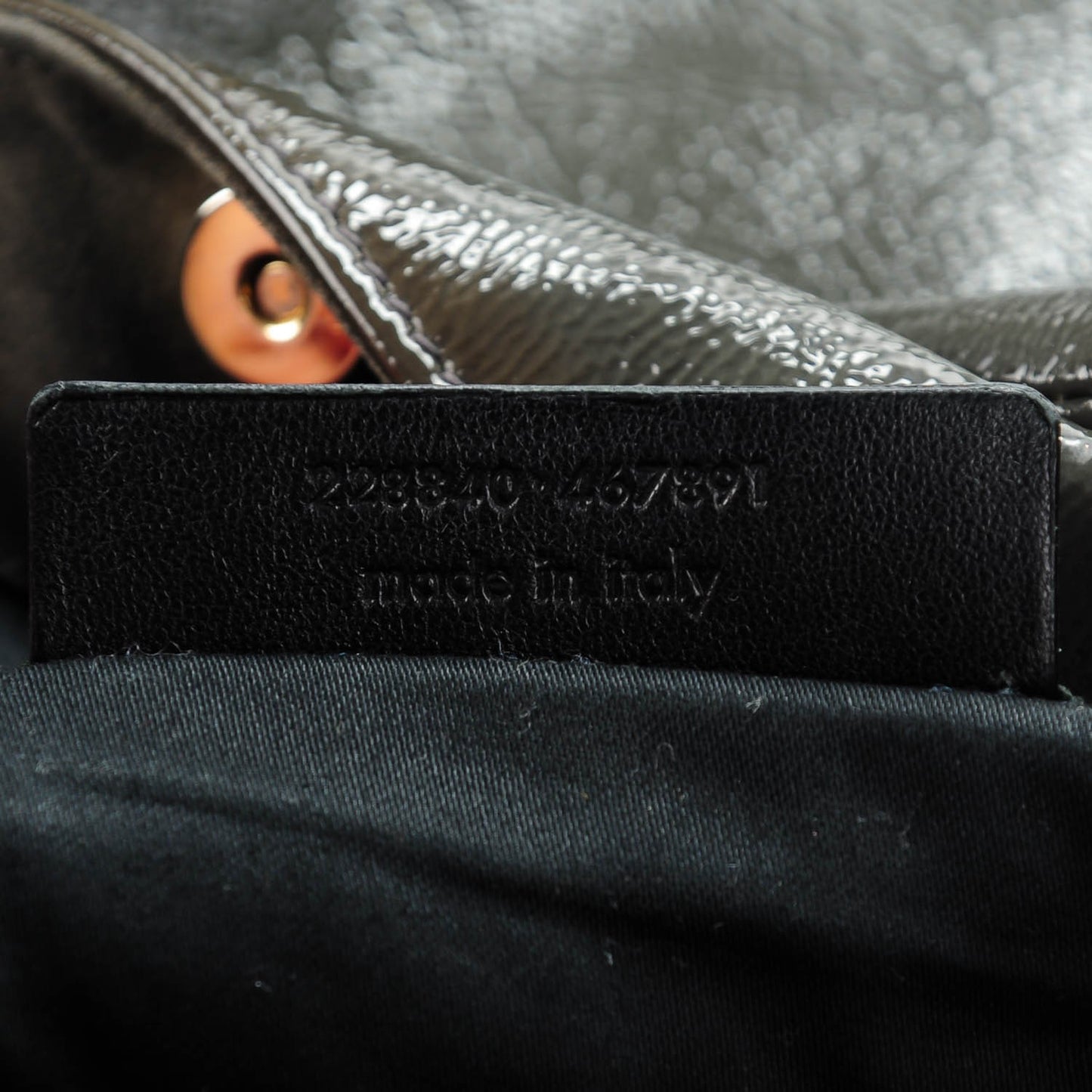 Textured Patent Large Roady Hobo Grey