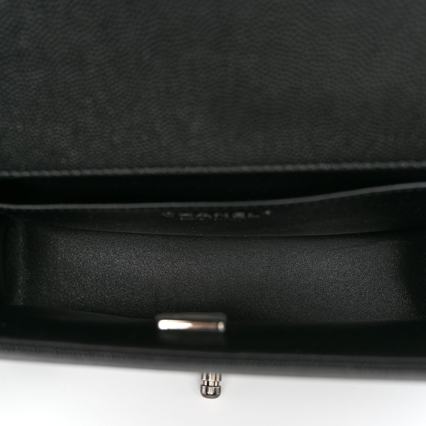 Caviar Quilted Medium Boy Flap Black