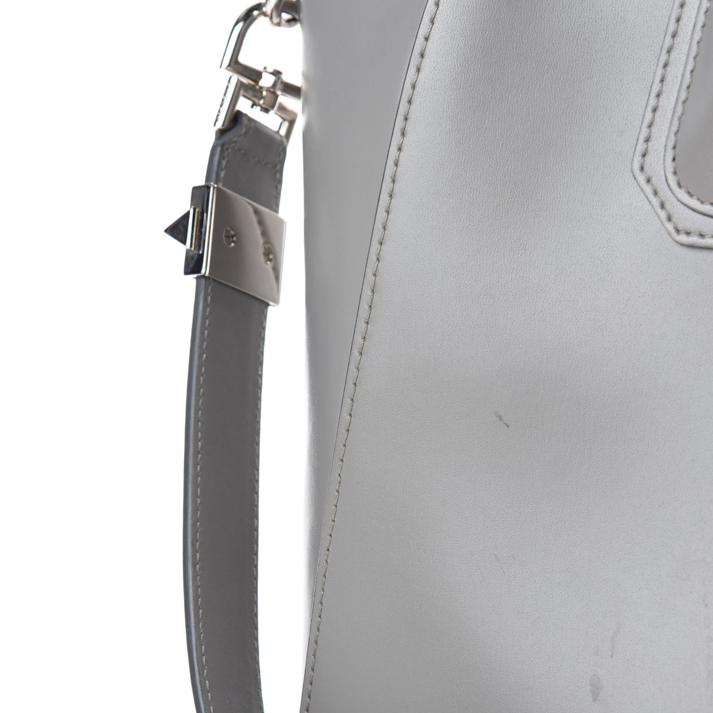 Shiny Lord Calfskin Medium Antigona Pearl Grey