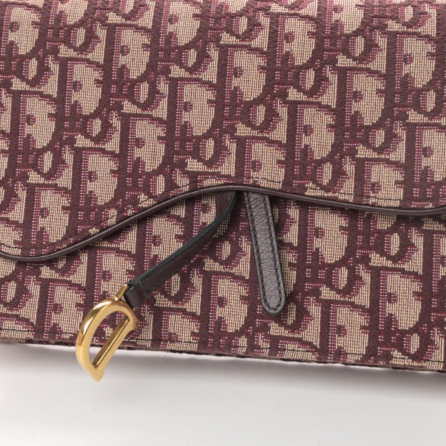 Oblique Saddle Chain Pouch Burgundy