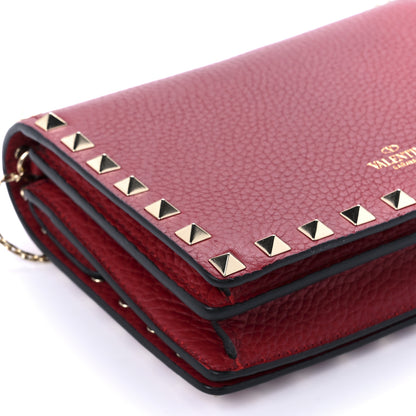 Valentino Garavani Pebbled Calfskin Rockstud Wallet on Chain Rubino 10 of 11