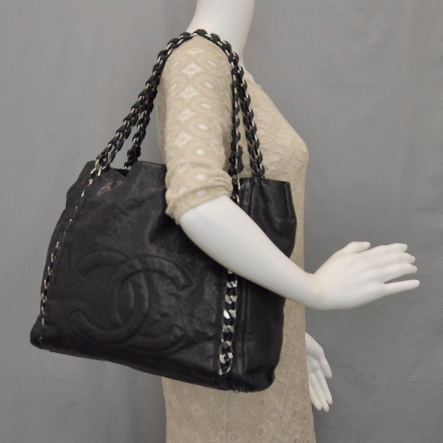 Leather Modern Chain Tote Black