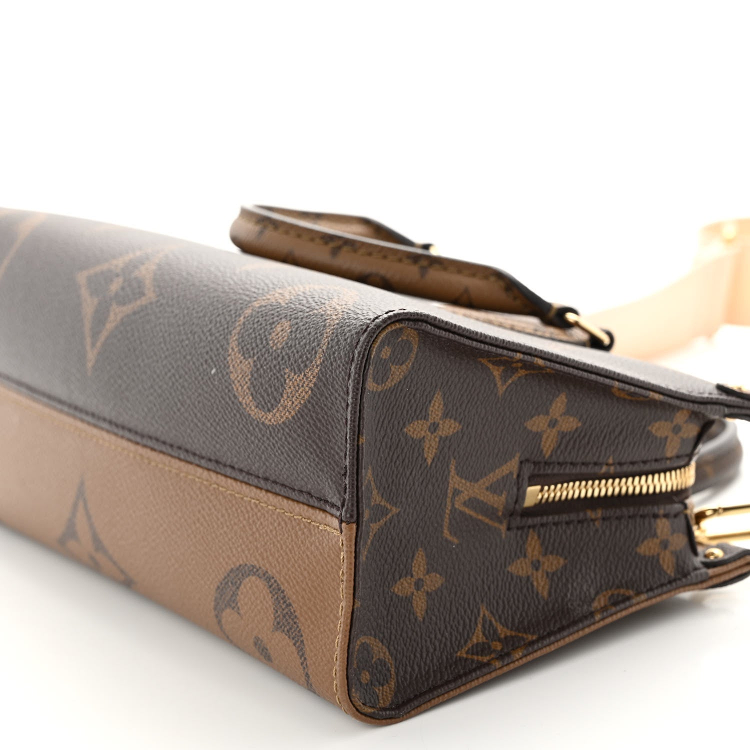 Louis Vuitton Reverse Monogram Giant OnTheGo East West 9 of 9