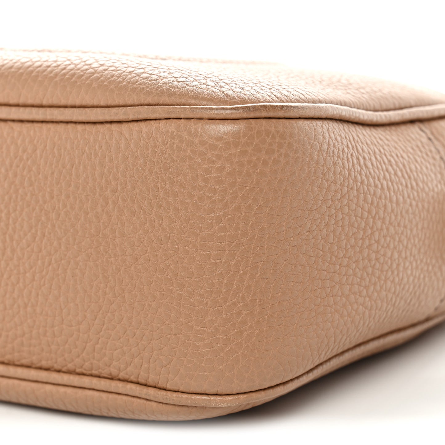 Pebbled Calfskin Small Soho Disco Bag Camelia