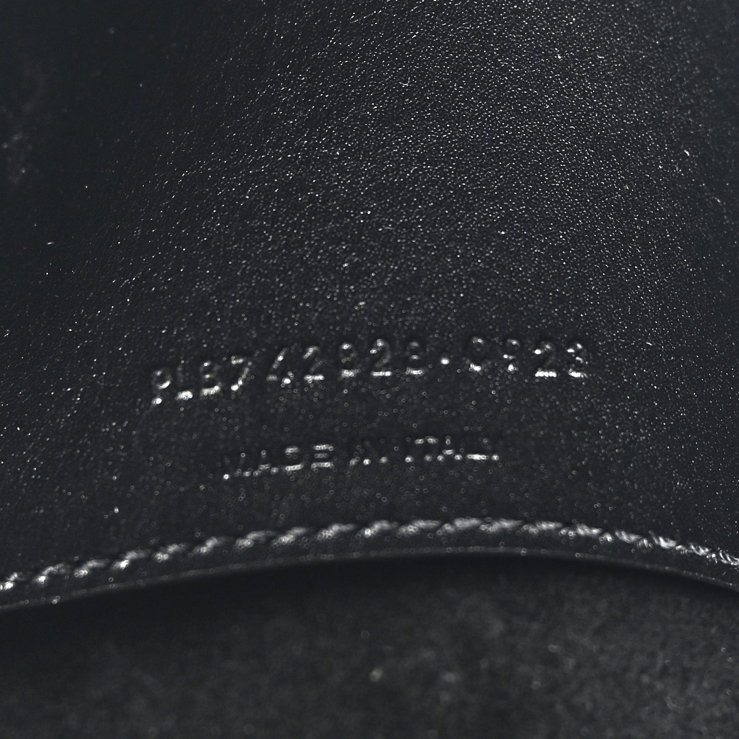 Shiny Calfskin Le 37 Bucket Bag  Black