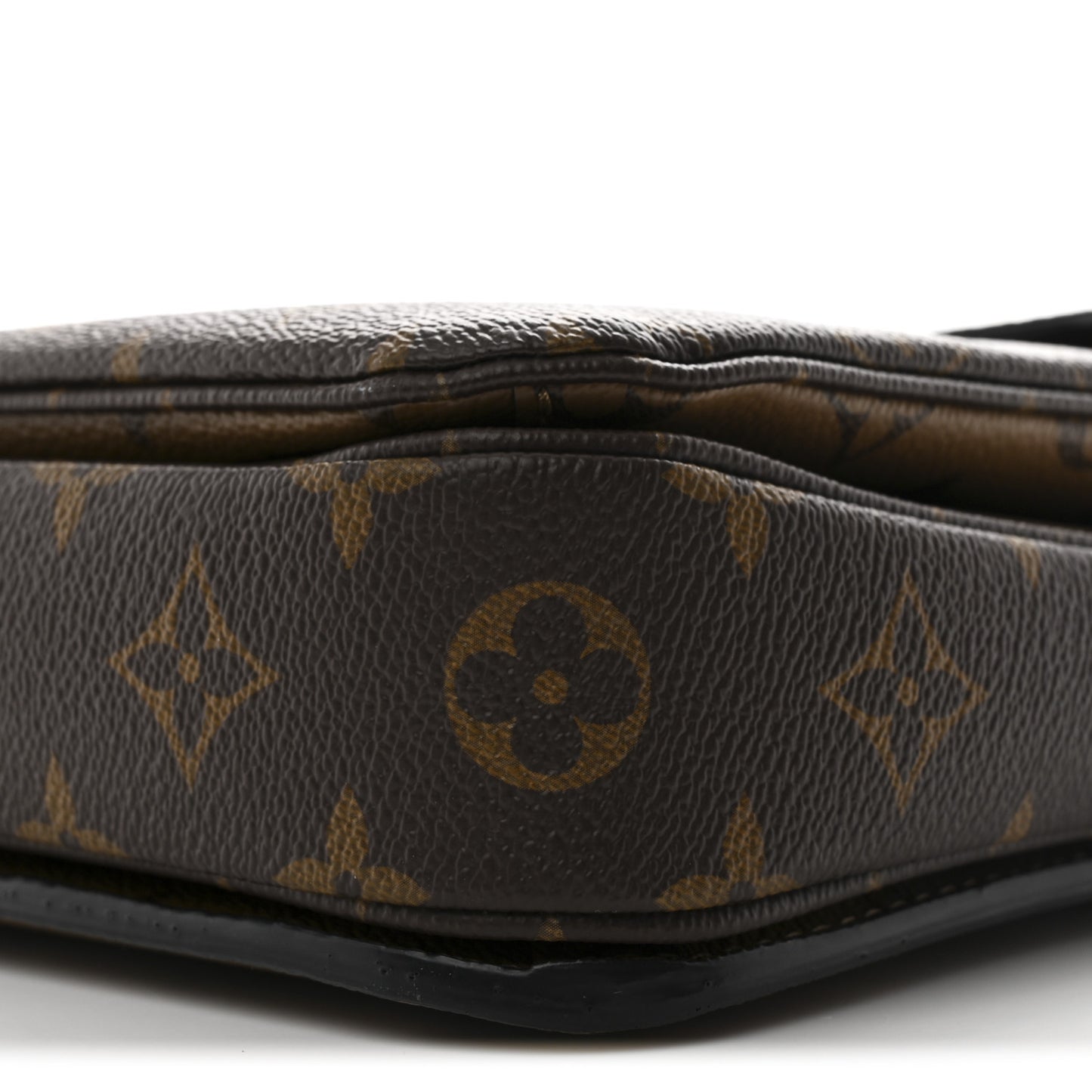 Reverse Monogram Pochette Metis