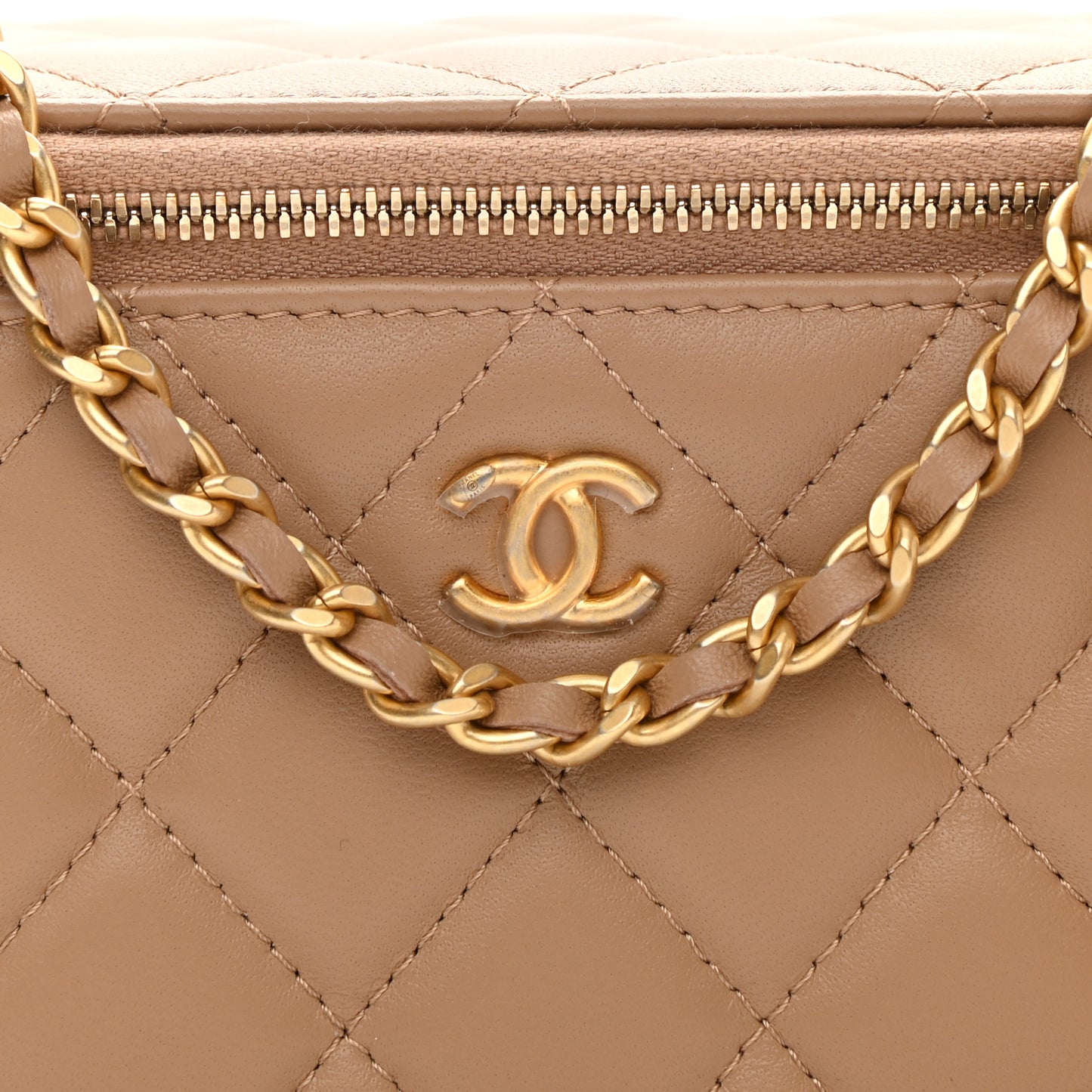 Lambskin Quilted Pearl Crush Small Vanity Case With Chain Beige