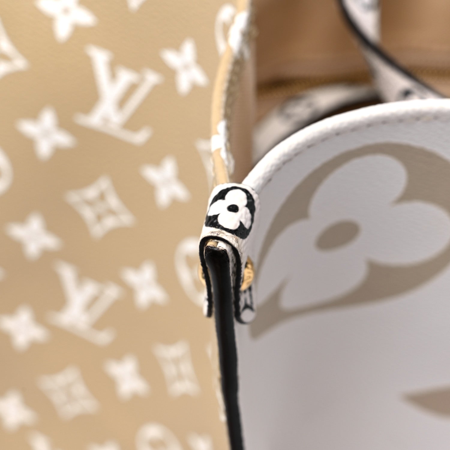 Louis Vuitton Monogram Giant Onthego GM Kaki Beige 13 of 13