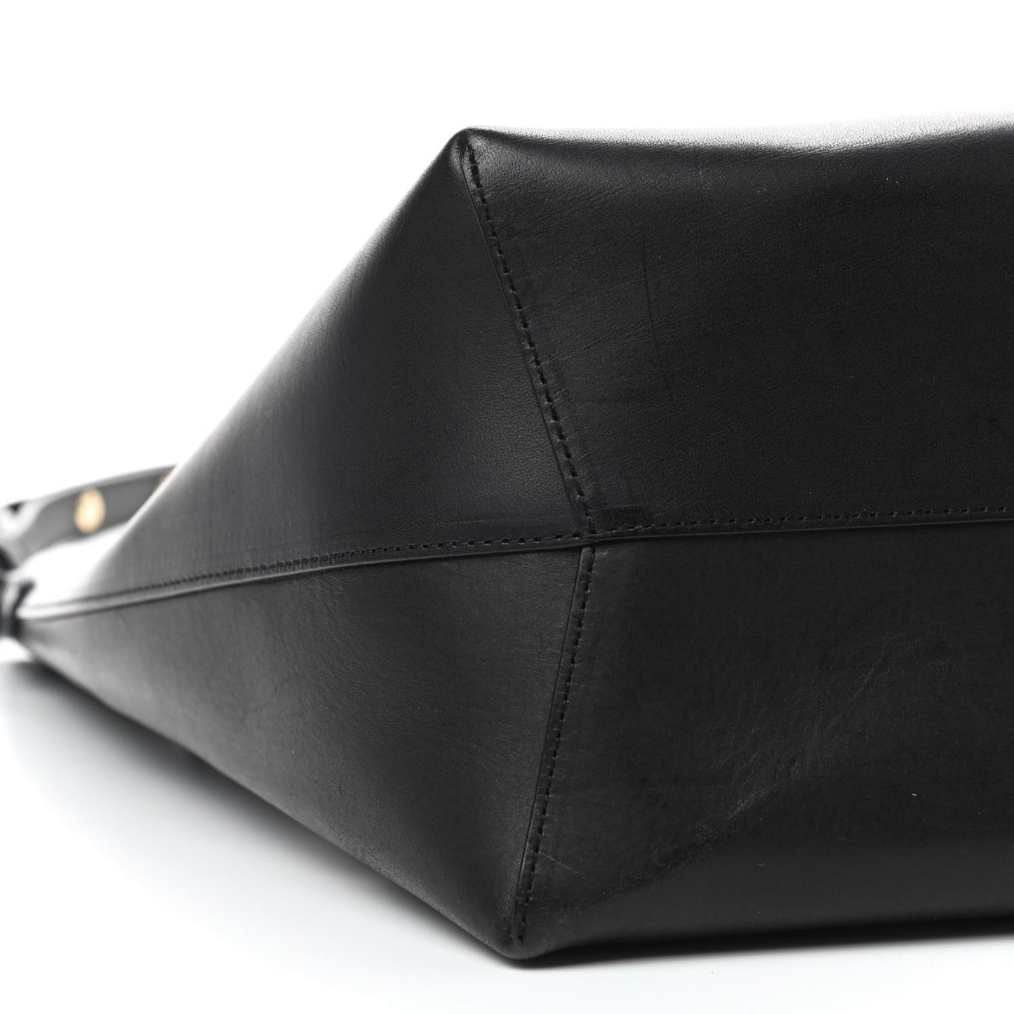 Vegetable Tanned Calfskin Bucket Bag Black Flamma