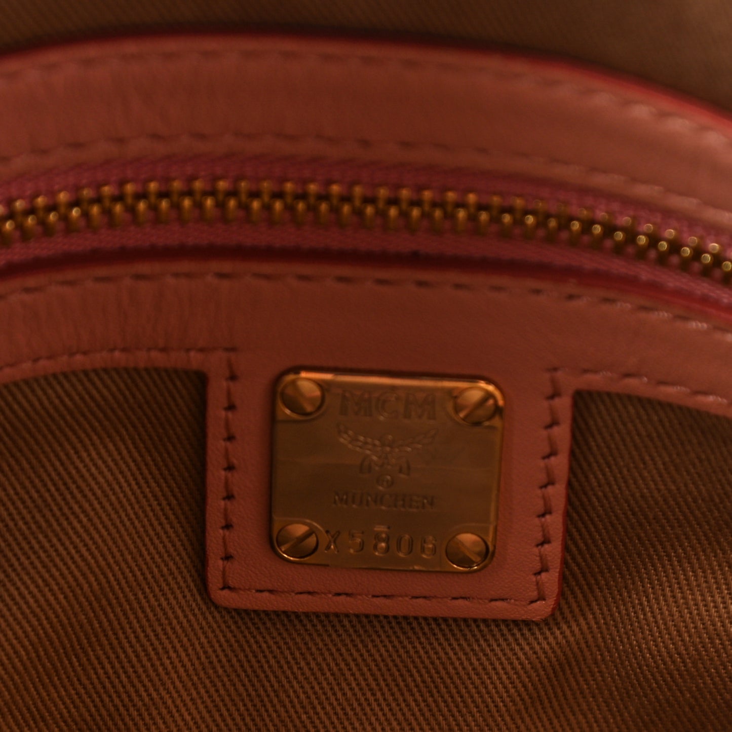 Visetos Medium Crossbody Pouch Soft Pink