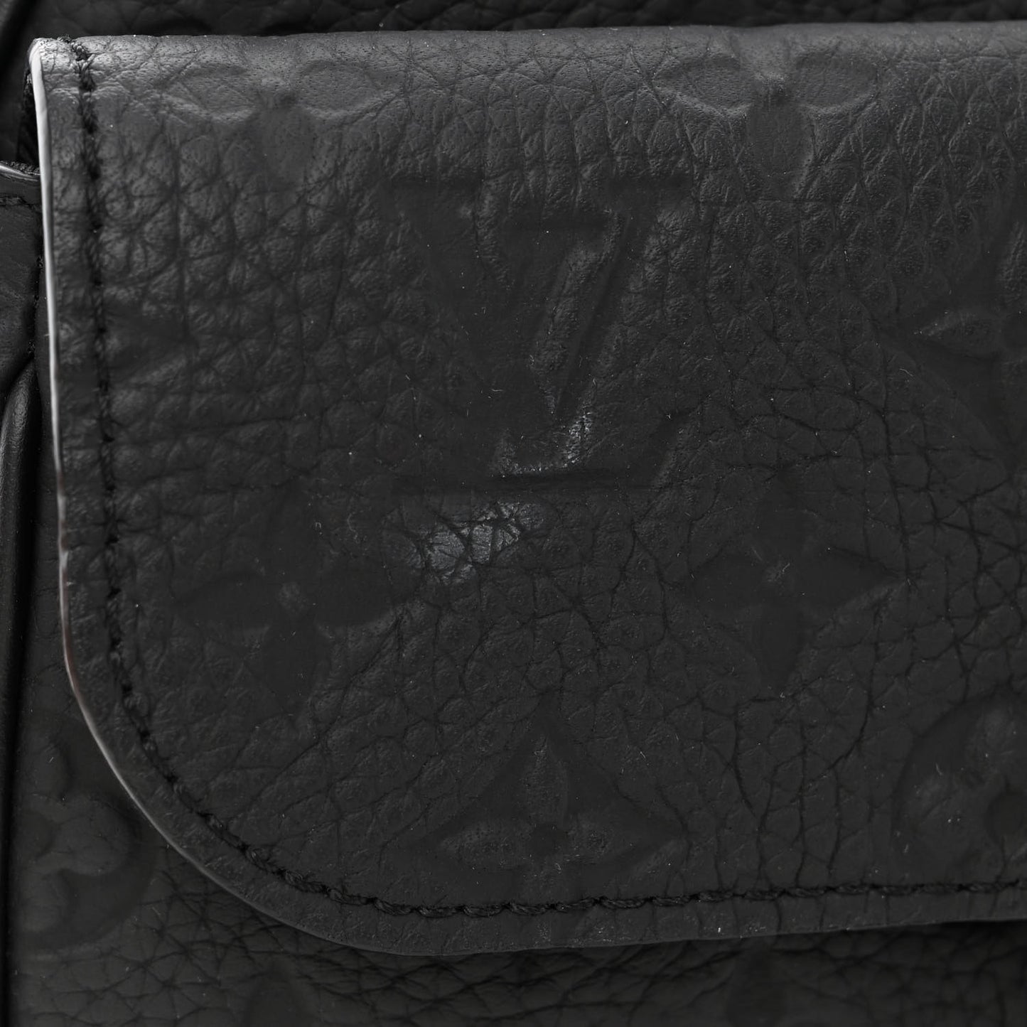 Taurillon Monogram S Lock Messenger Black