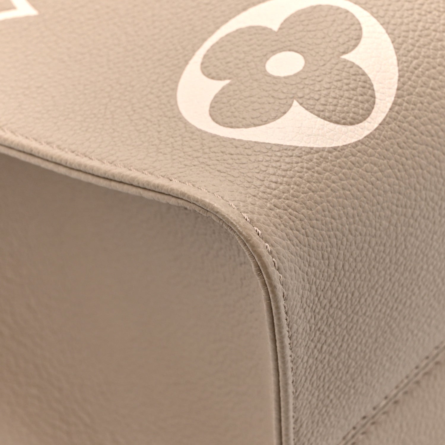 Louis Vuitton Empreinte Monogram Giant Onthego MM Tourterelle Creme 10 of 14