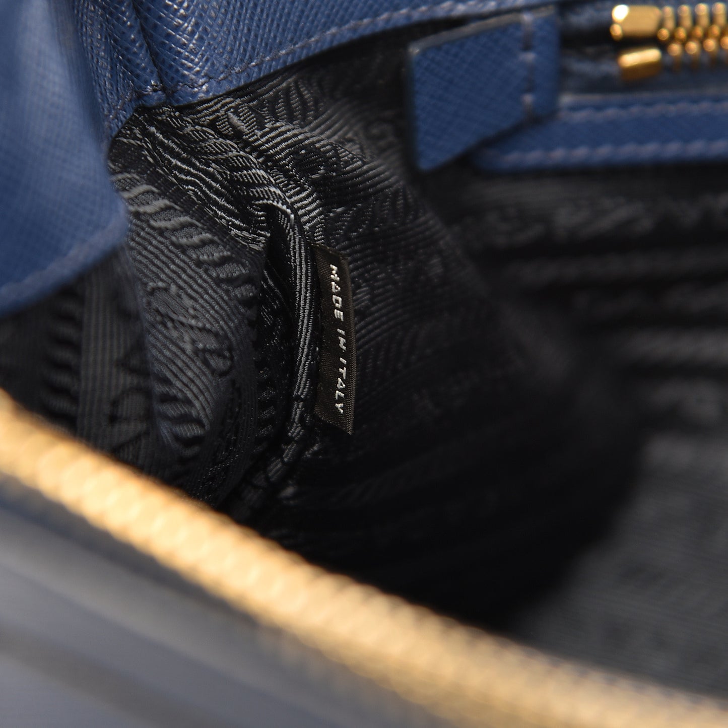 Saffiano Large Galleria Double Zip Tote Bluette