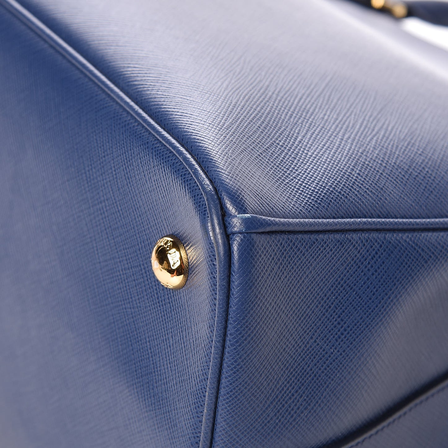 Saffiano Lux Medium Tote Bluette