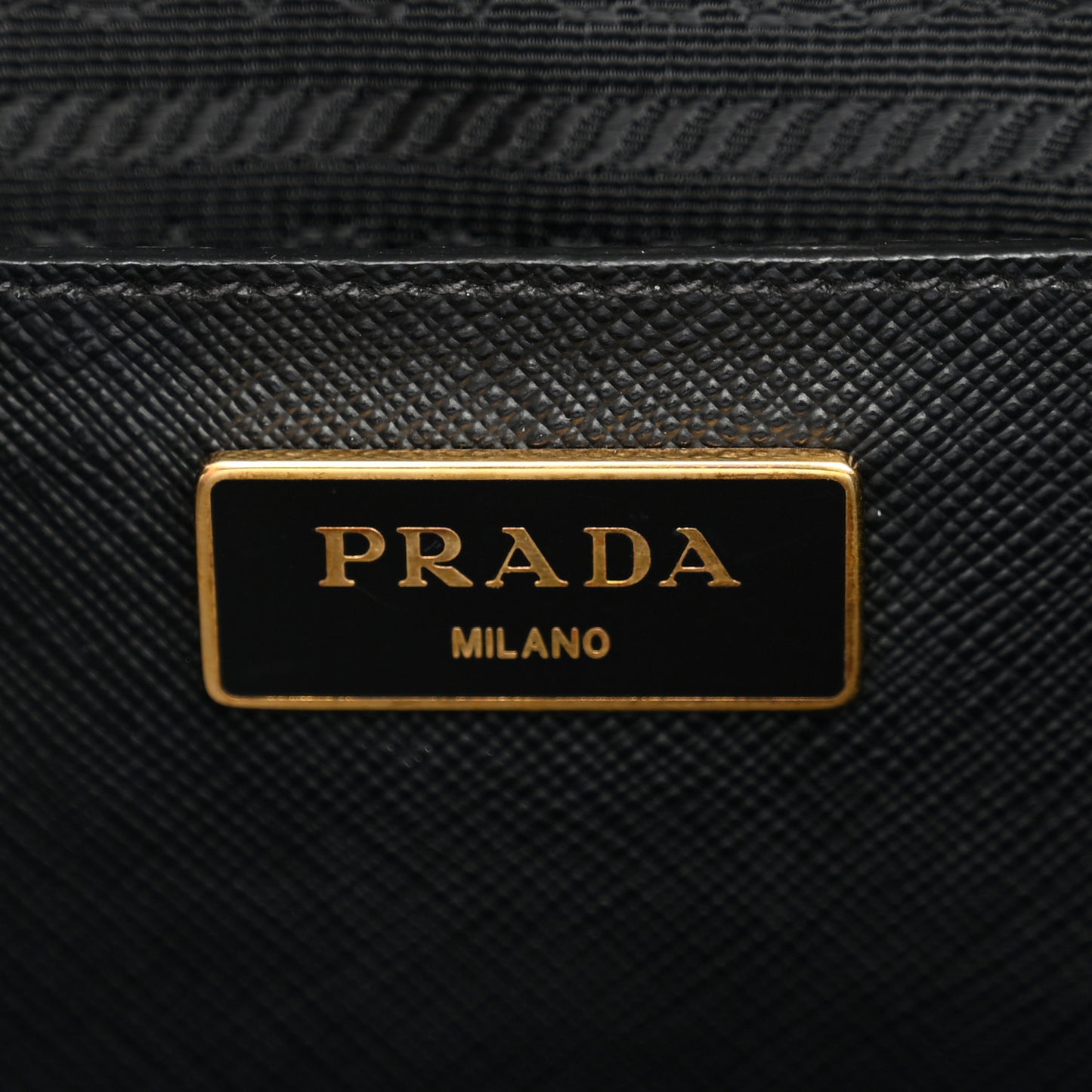 Saffiano Lux Medium Galleria Double Zip Tote Black