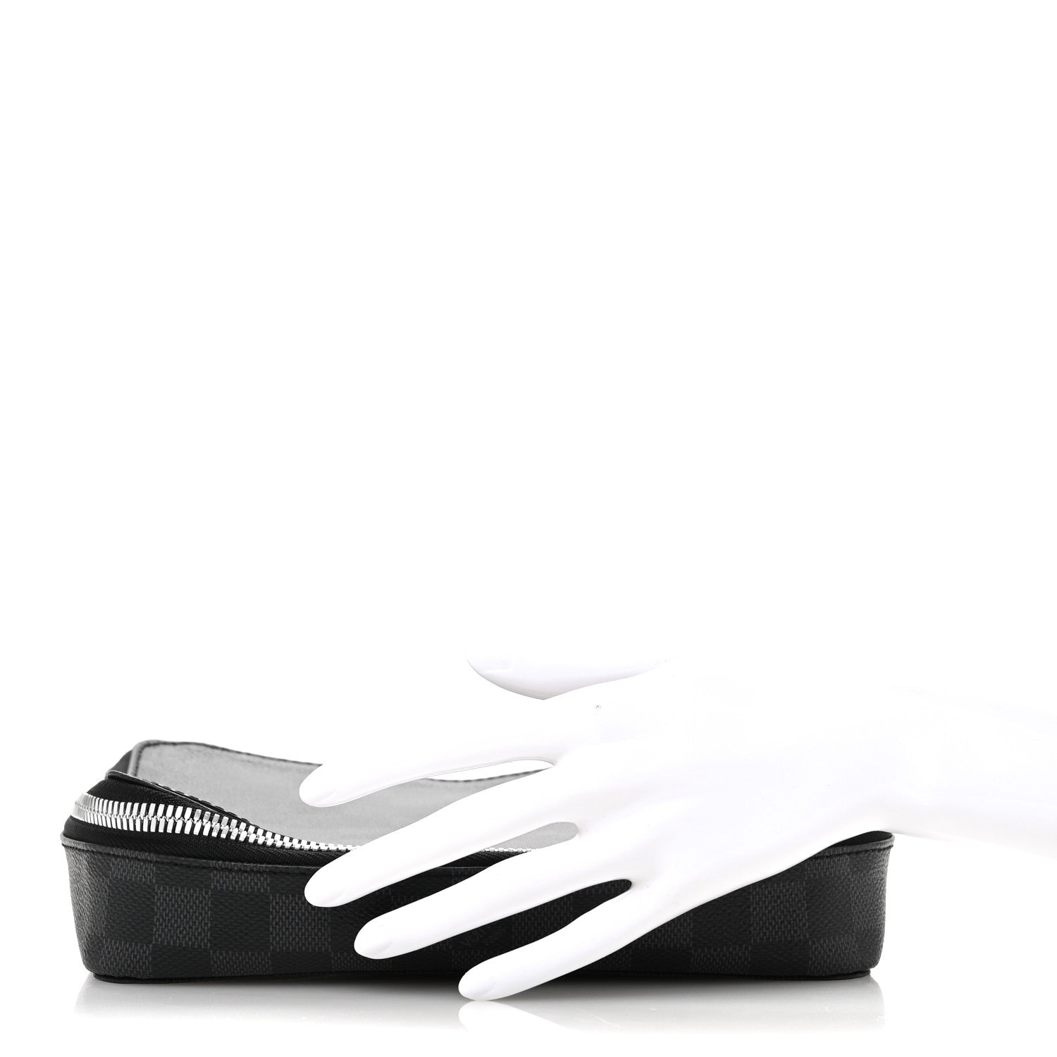 Louis Vuitton Damier Graphite Horizon Accessories Pouch 2 of 8