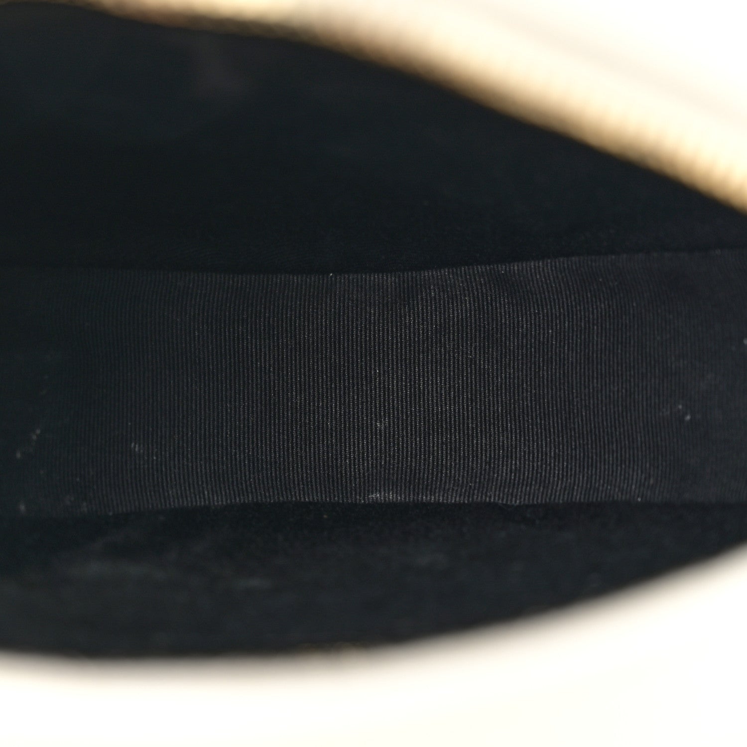 Saint Laurent Grain De Poudre Matelasse Chevron Quilted Round Vinyle Camera Bag Blanc Vintage 5 of 12