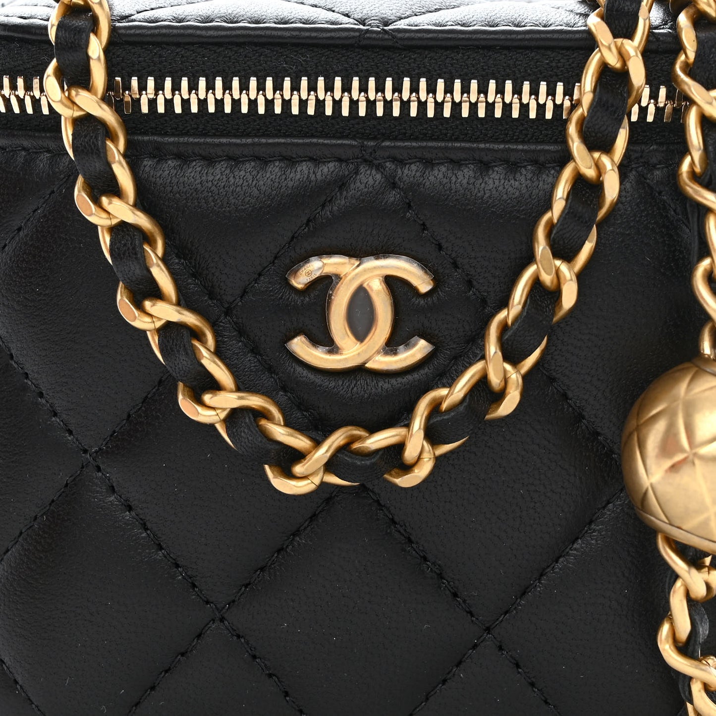 Lambskin Quilted Mini Pearl Crush Vanity Case With Chain Black