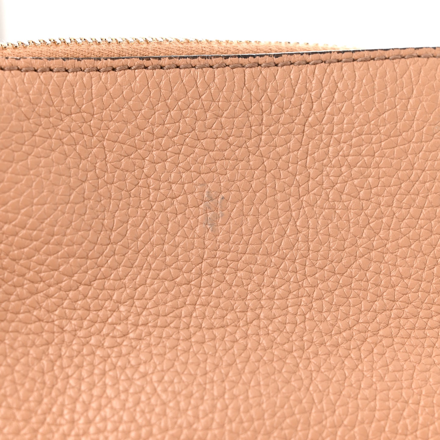 Pebbled Calfskin Large Soho Hobo Camelia
