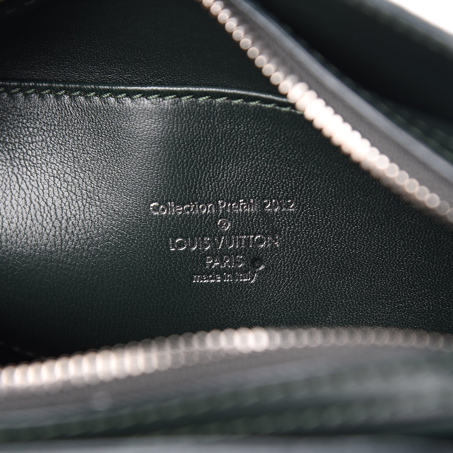 Vernis Deerskin Bonded Chain Pochette Marine