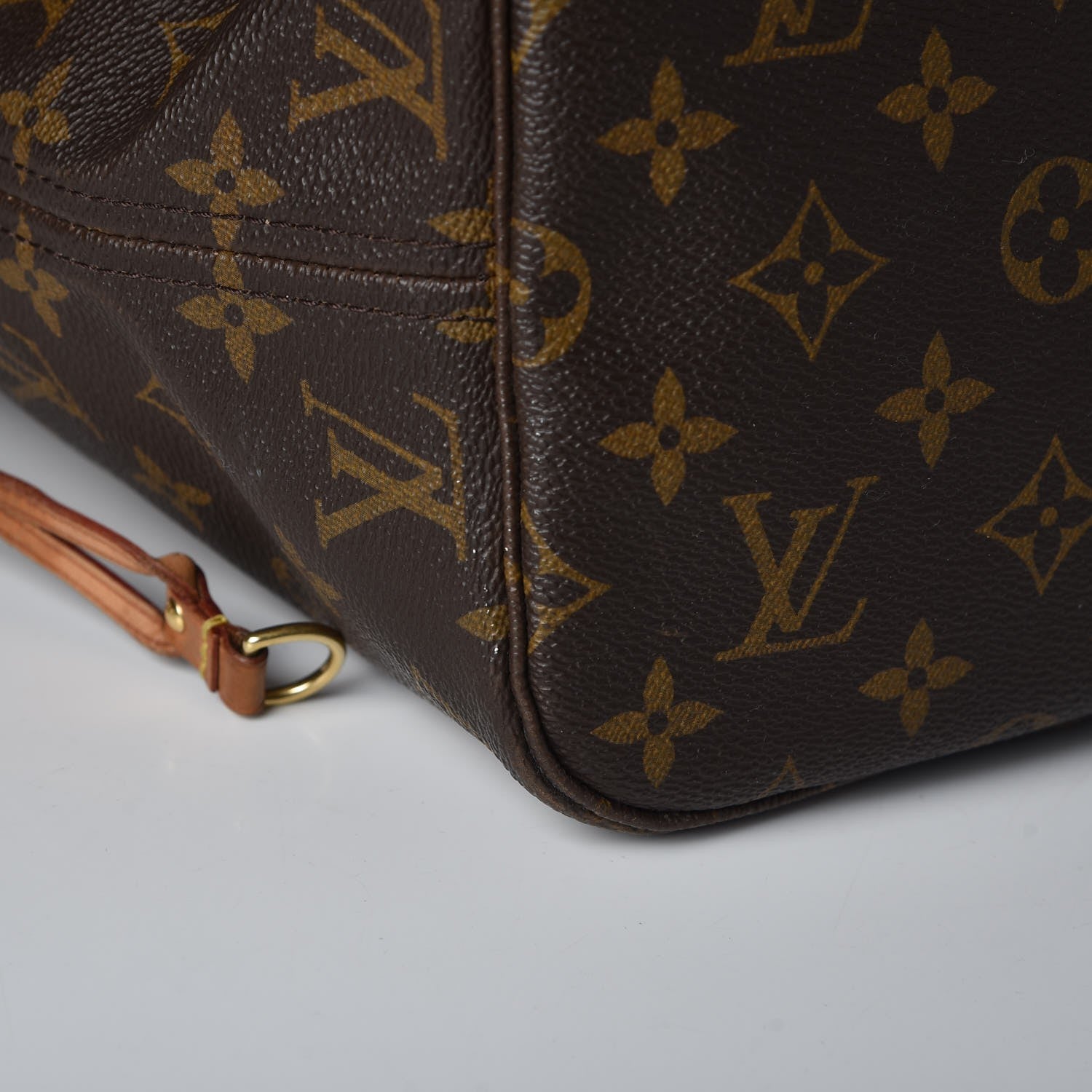 Louis Vuitton Monogram Neverfull MM 24 of 26