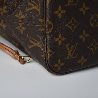 Louis Vuitton Monogram Neverfull MM 24 of 26