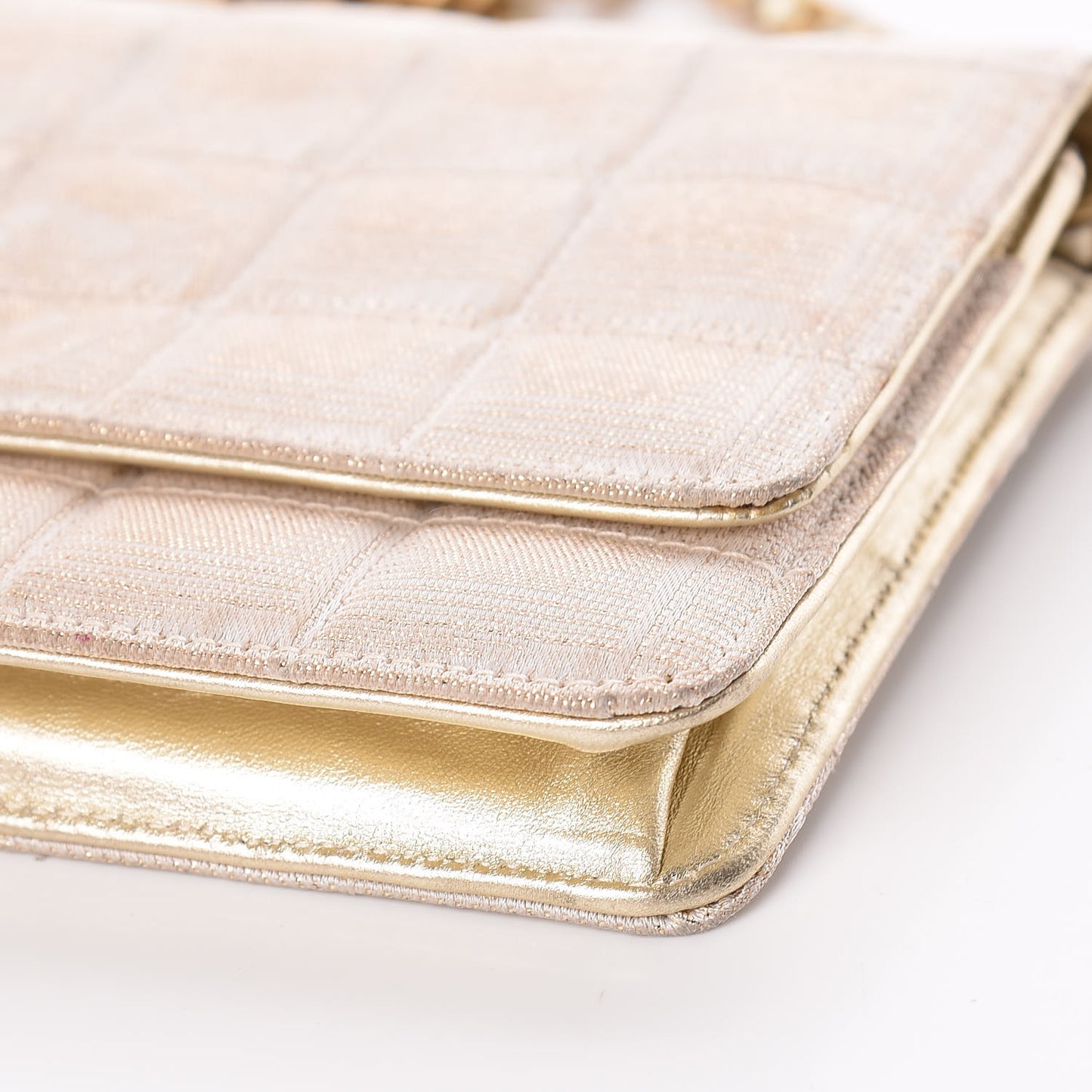 Nylon Travel Wallet On Chain WOC Metallic Gold