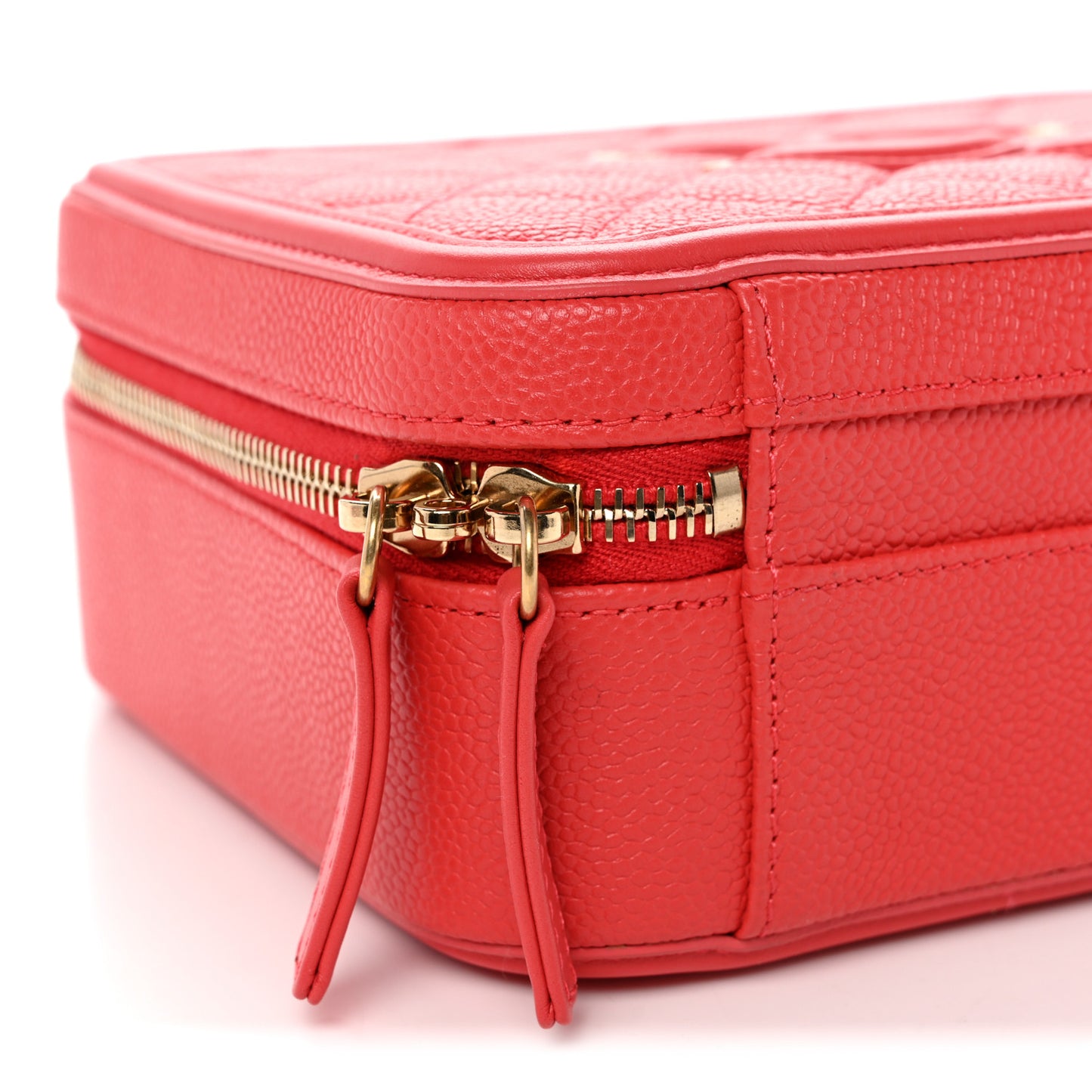 Caviar Quilted Medium CC Filigree Vanity Case Red