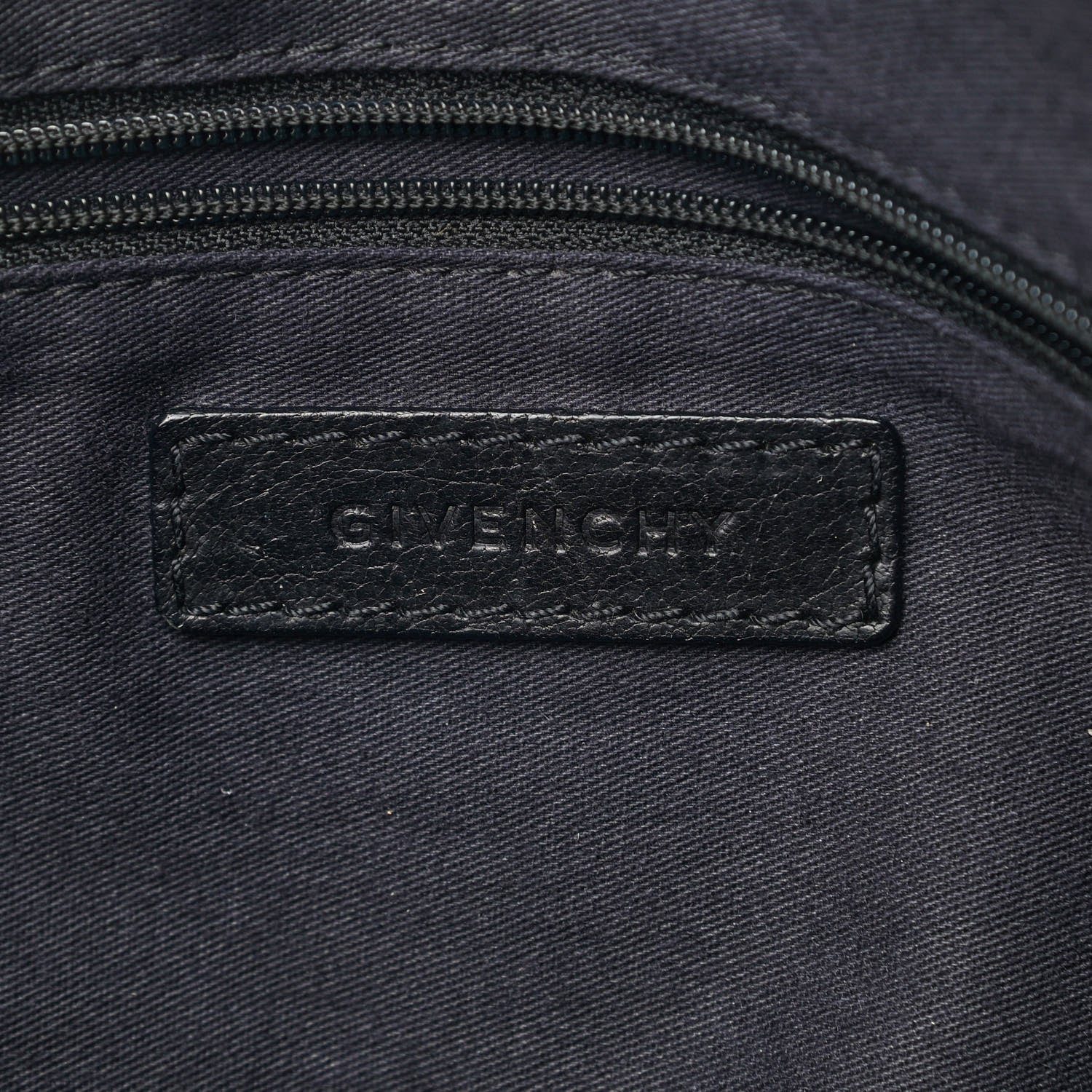 Givenchy Buffalo Medium Ring Nightingale Black 6 of 10