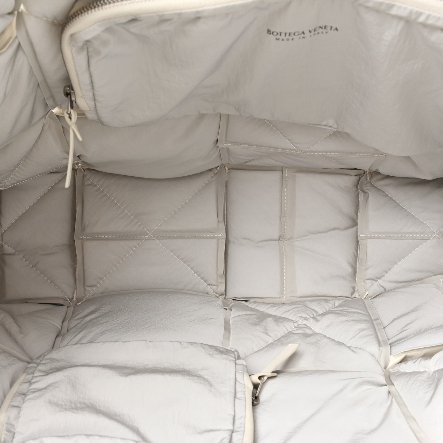 Calfskin Maxi Intrecciato BV Squash Tote White