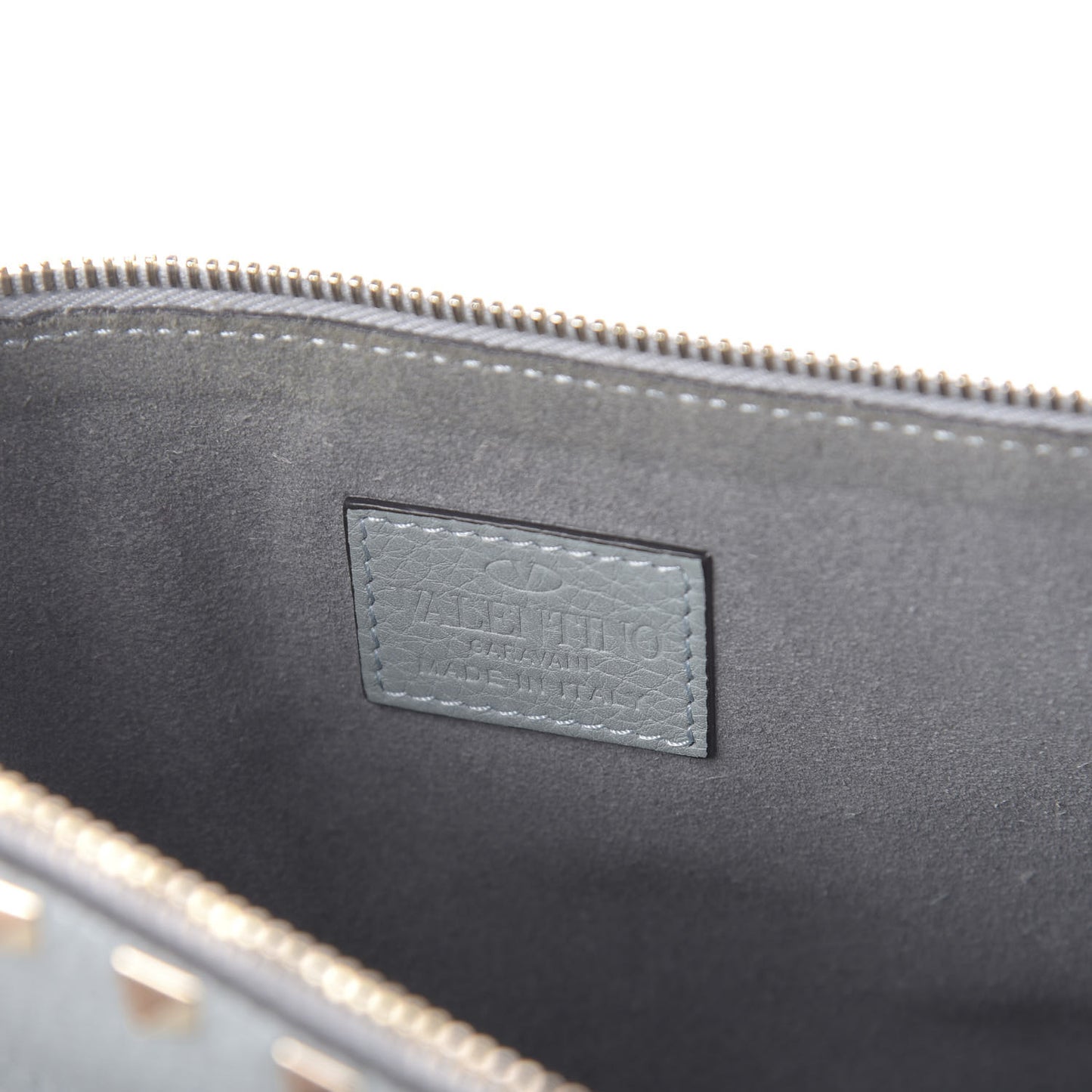 Pebbled Calfskin Large Rockstud Zip Pouch Nube