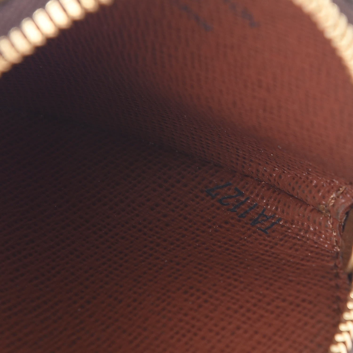 Louis Vuitton Monogram Round Coin Purse 7 of 8