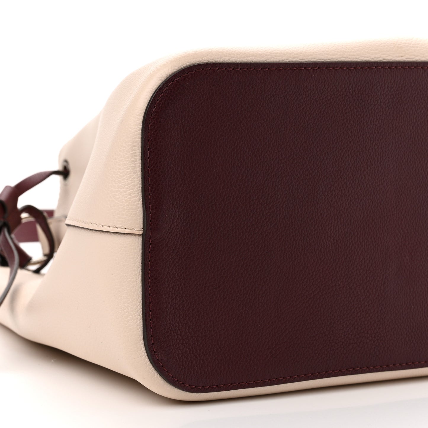 Calfskin Lockme Bucket Soie Quartz Calla