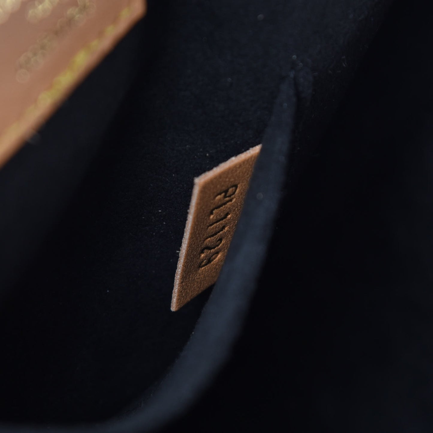 Reverse Monogram Giant Boite Chapeau Souple