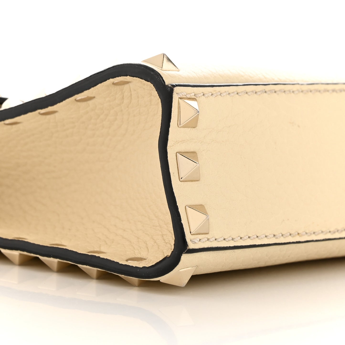 Pebbled Calfskin Medium Rockstud Flip Lock Crossbody Bag Light Ivory