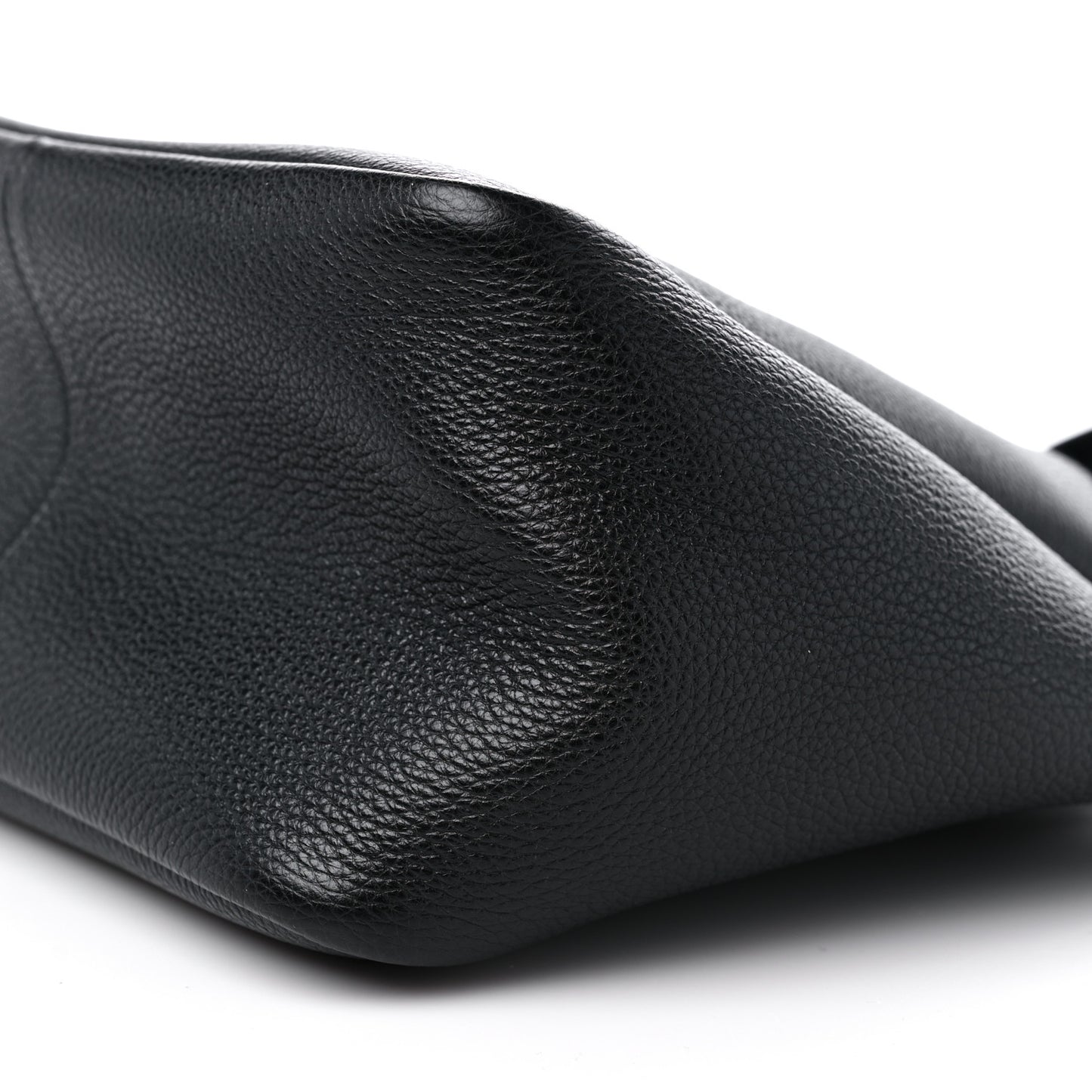 Vitello Daino Soft Medium Dynamique Tote Black