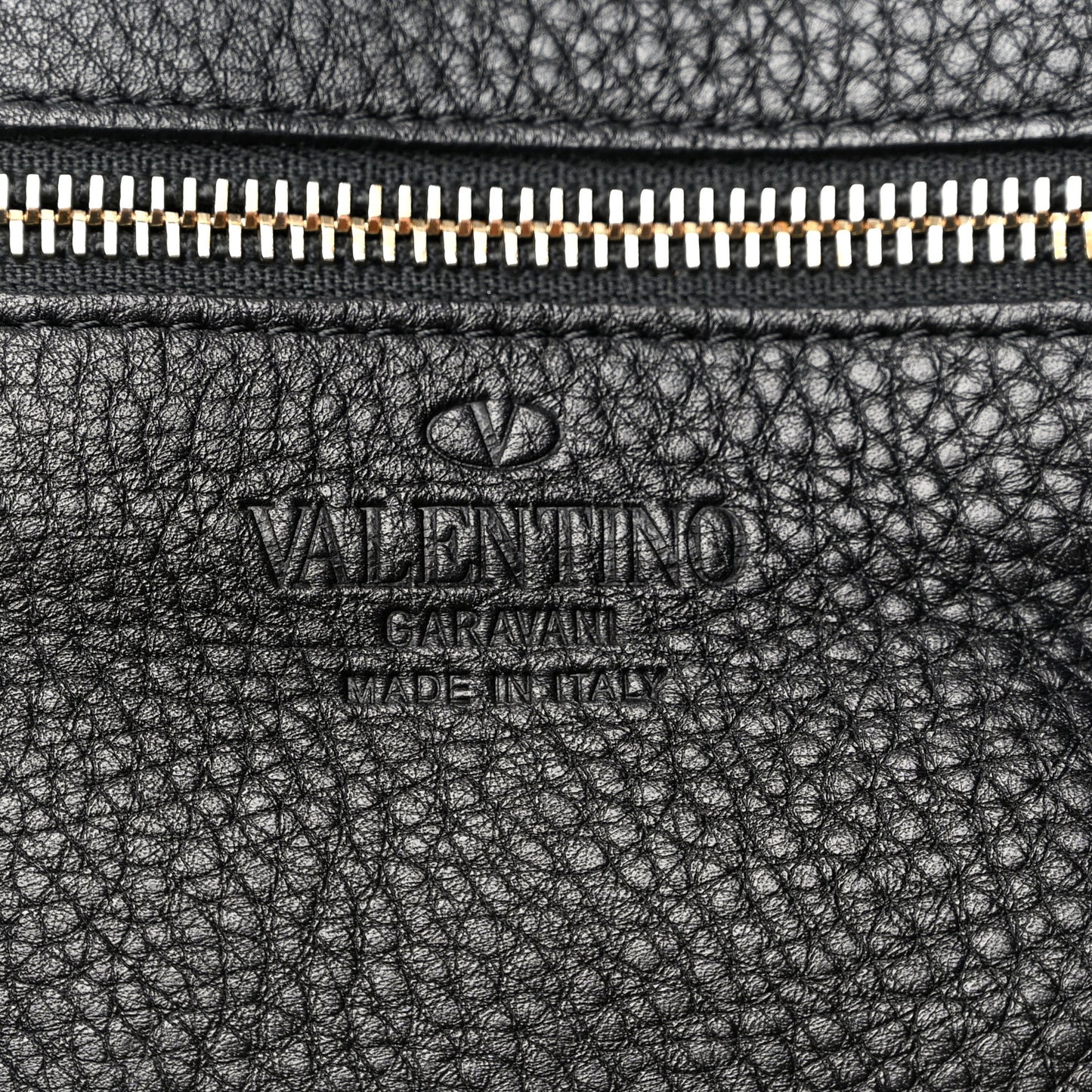 Pebbled Calfskin Medium Rockstud Tote Black