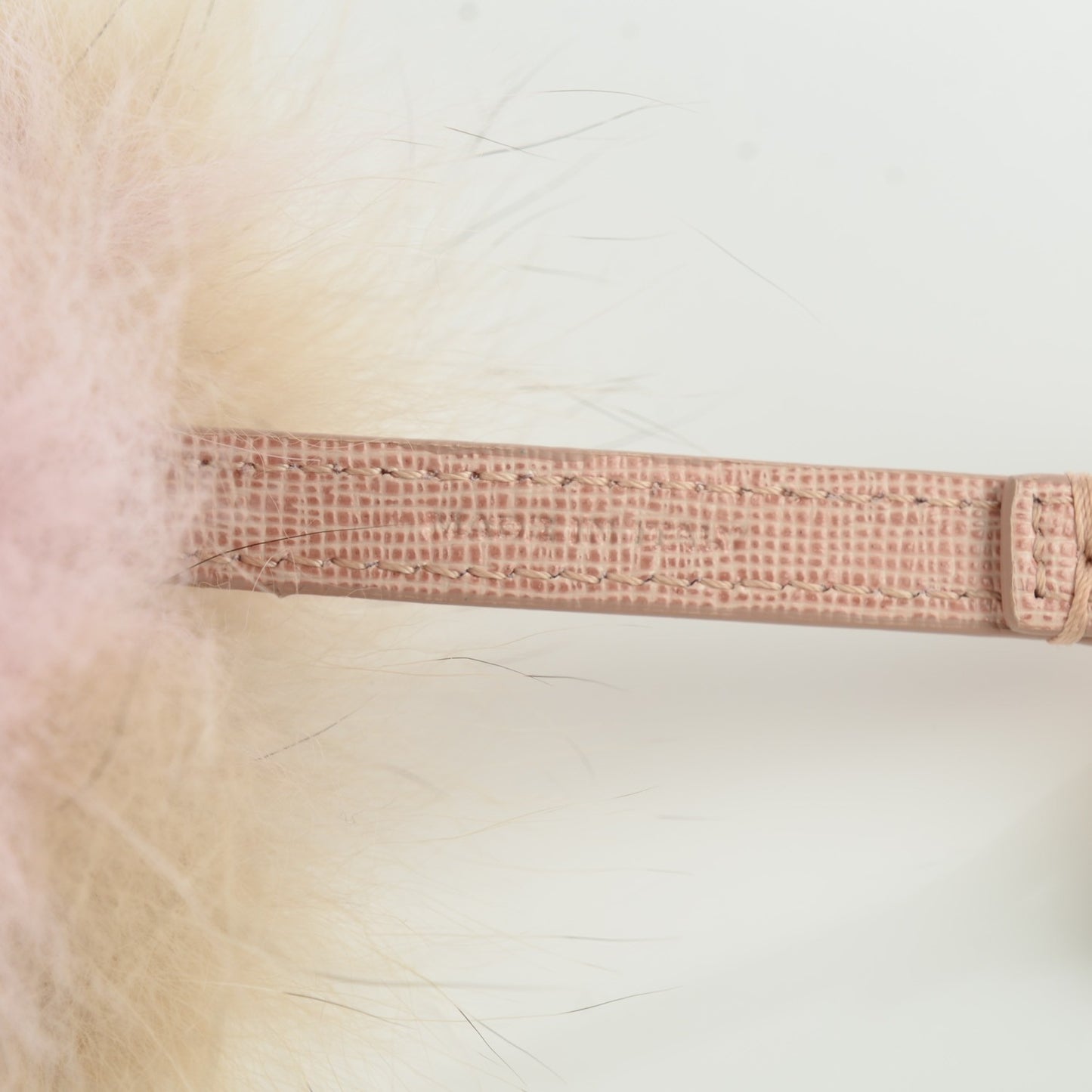Fox Fur Vitello Elite Bi-Color Pom Pom Bag Charm Rosa Cammello Cipria